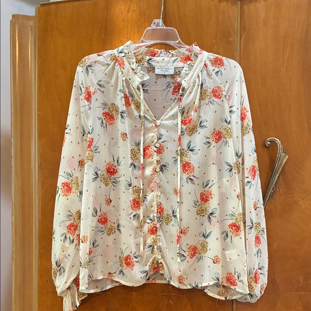 Shipping only $4.99 Dress Forum Floral Blouse -